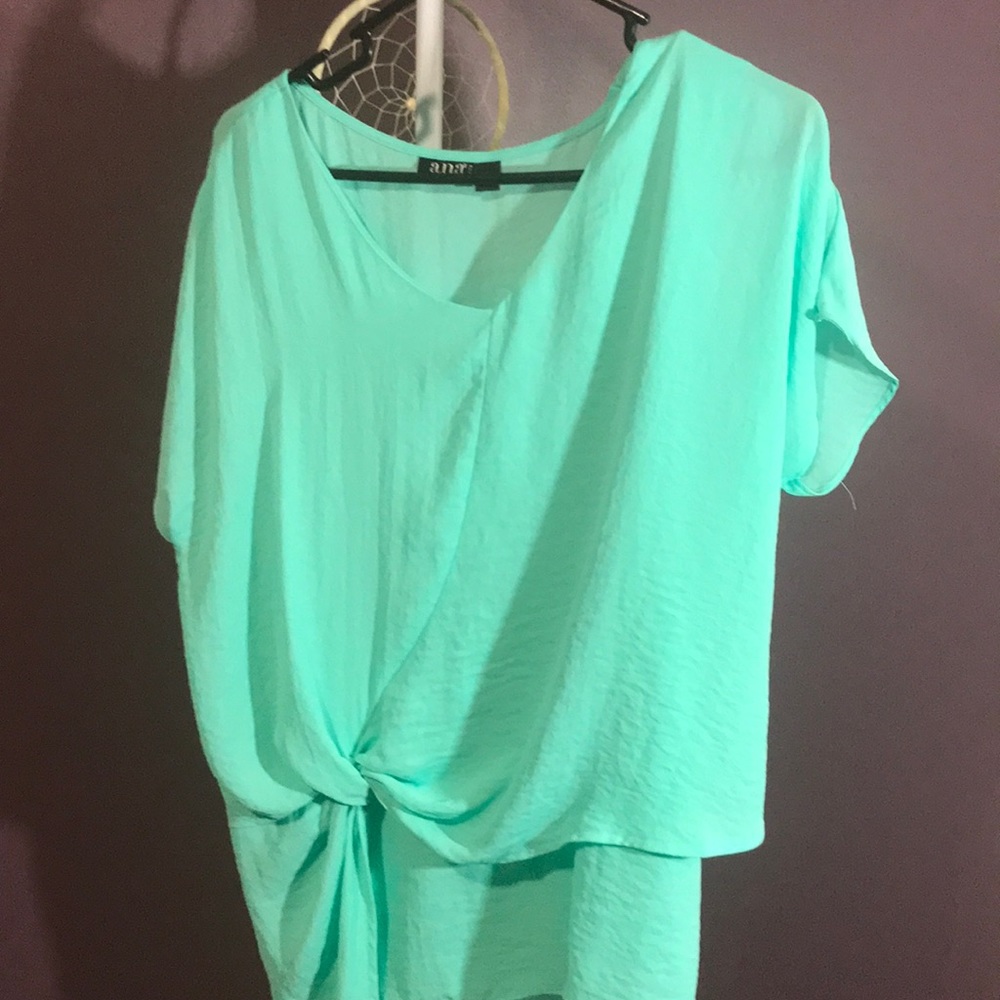 Teal short sleeve top!
